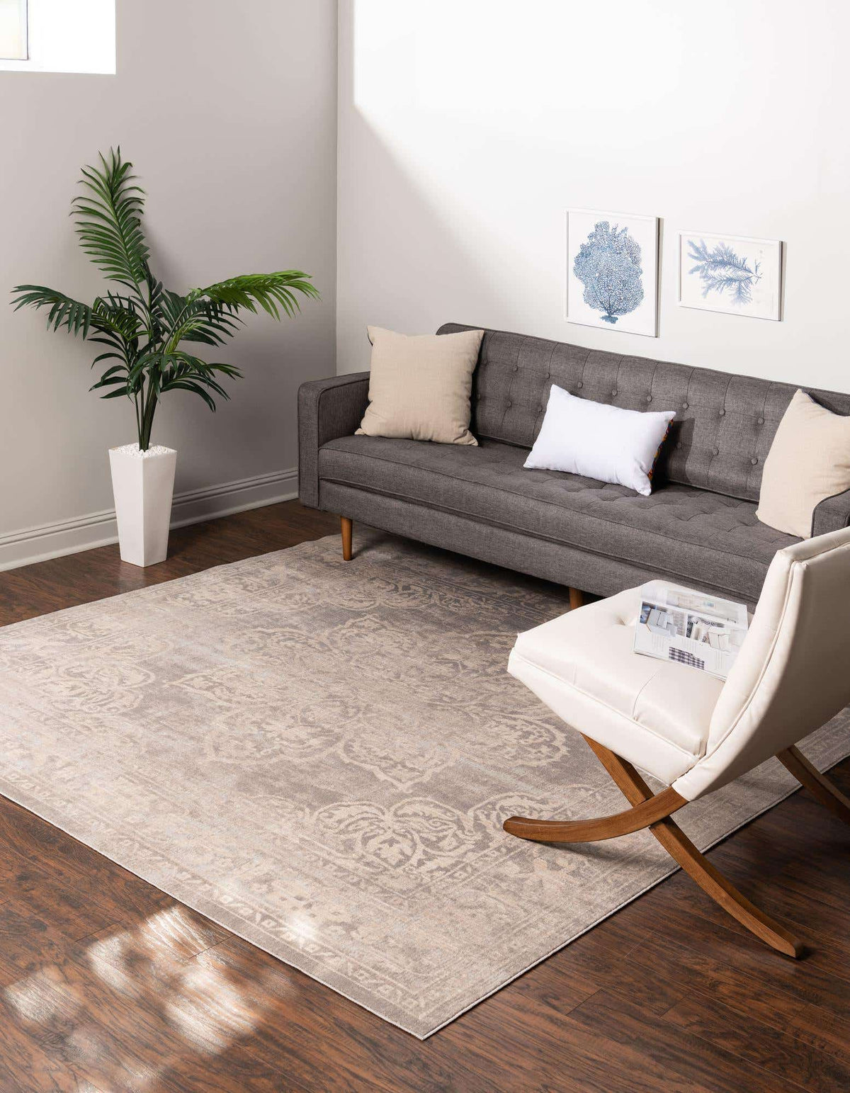 Quadratisch Teppich Restoration in Grau von Hadorn™ - Lifestyle Image