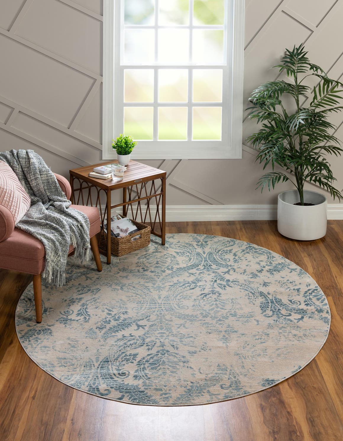 Rund Teppich Restoration in Blau von Hadorn™ - Lifestyle Image