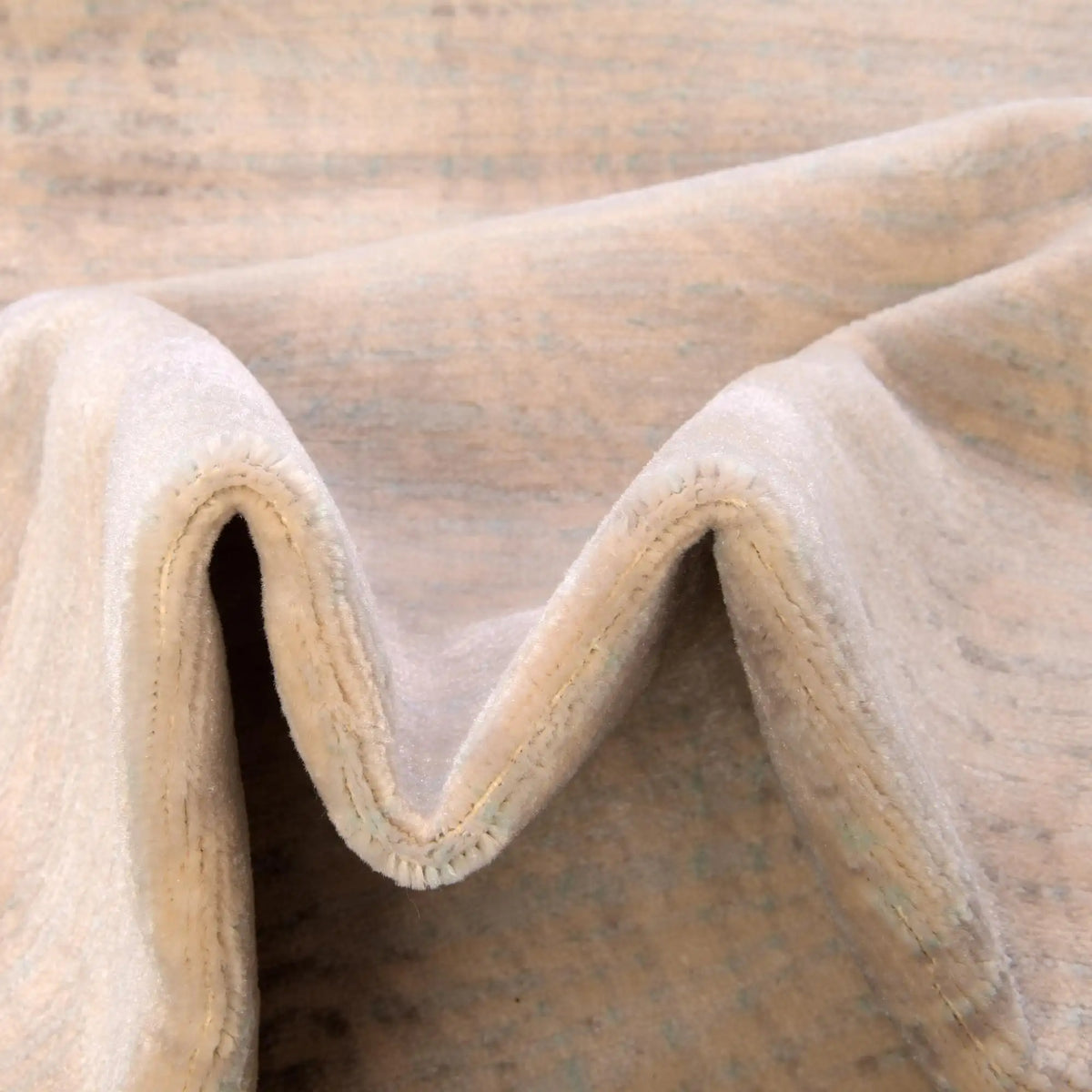 Rechteck Teppich Restoration in Grau von Hadorn™ - Lifestyle Image