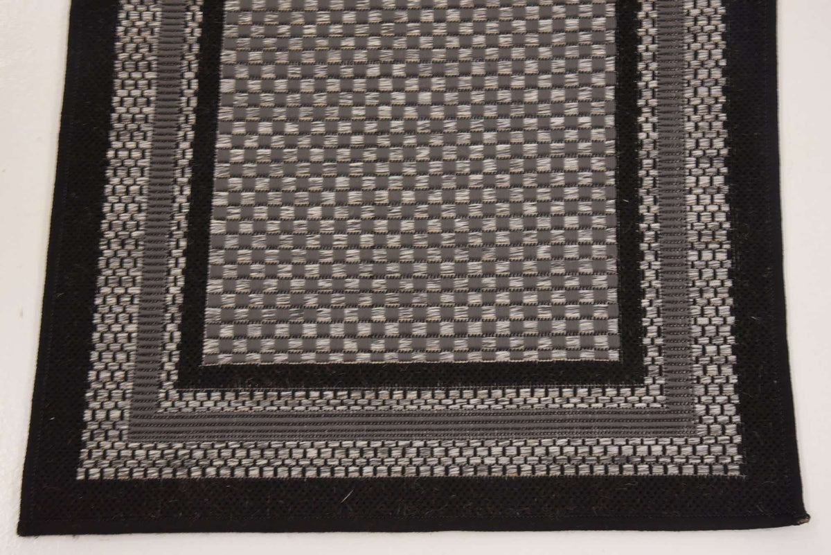 Läufer Outdoor Teppich Outdoor Border in Grau von Hadorn™ - Lifestyle Image
