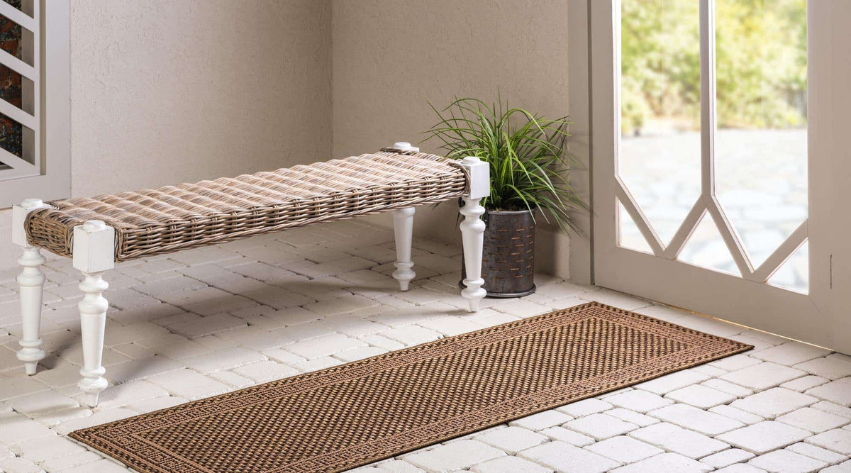 Läufer Outdoor Teppich Outdoor Border in Braun von Hadorn™ - Lifestyle Image