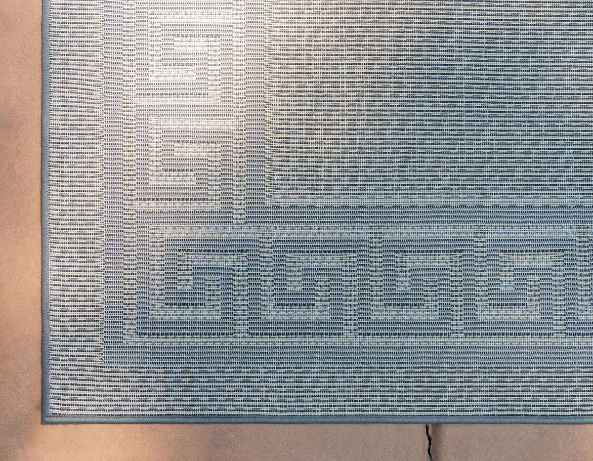 Rechteck Outdoor Teppich Outdoor Border in Grau von Hadorn™ - Lifestyle Image