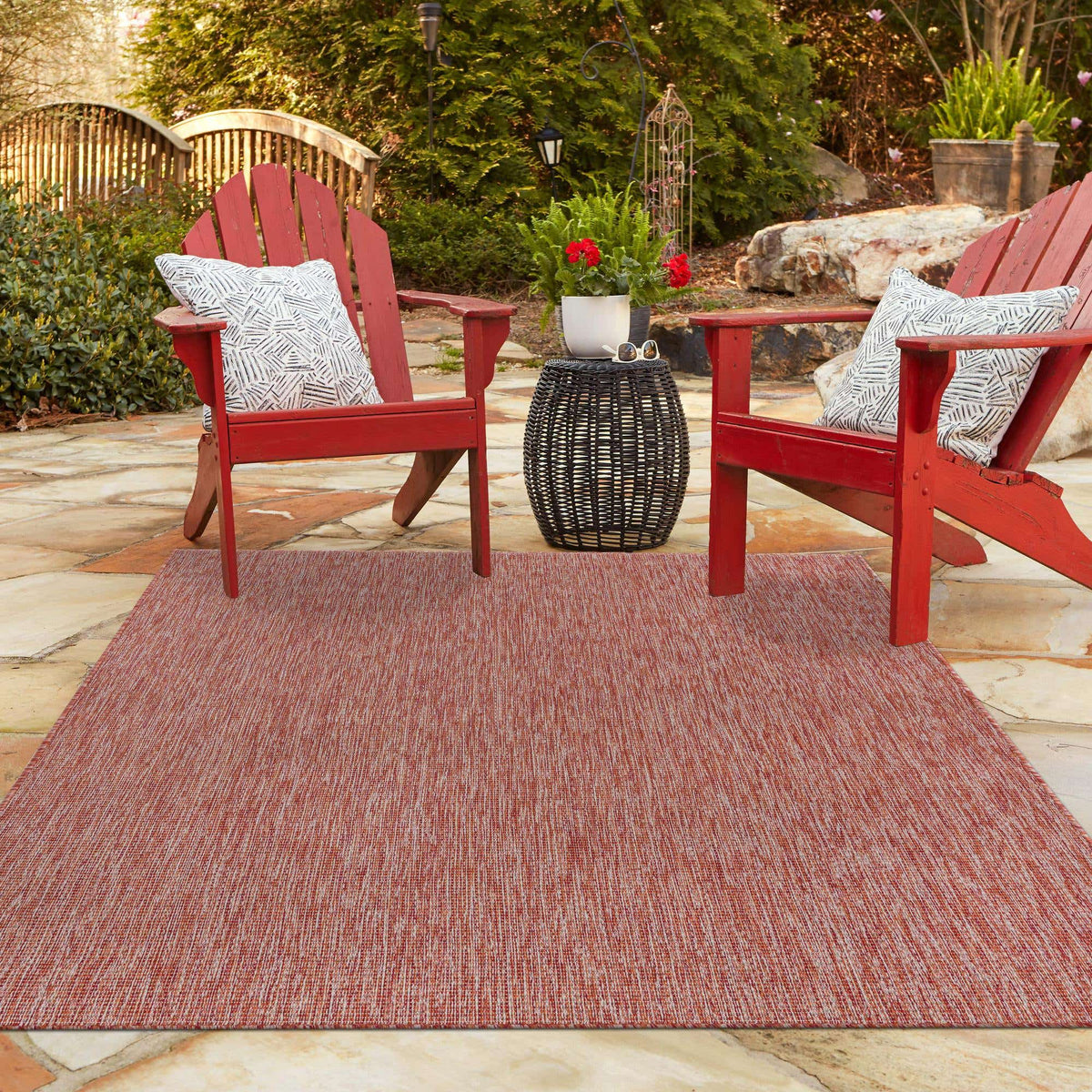 Rechteck Outdoor Teppich Outdoor Solid in Rot von Hadorn™ - Lifestyle Image