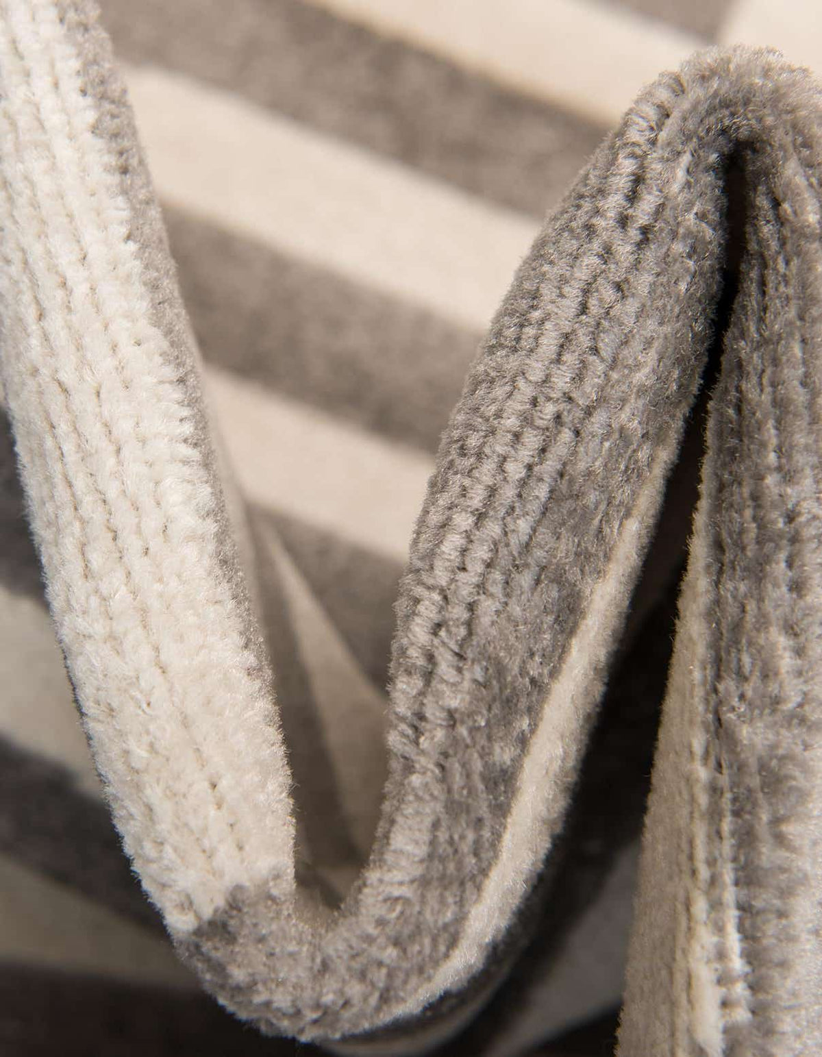 Rechteck Teppich Tribeca in Dunkelgrau von Hadorn™ - Lifestyle Image