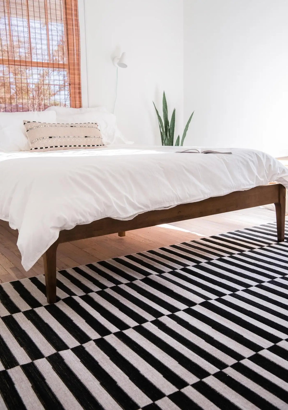 Rechteck Teppich Tribeca in Schwarz von Hadorn™ - Lifestyle Image