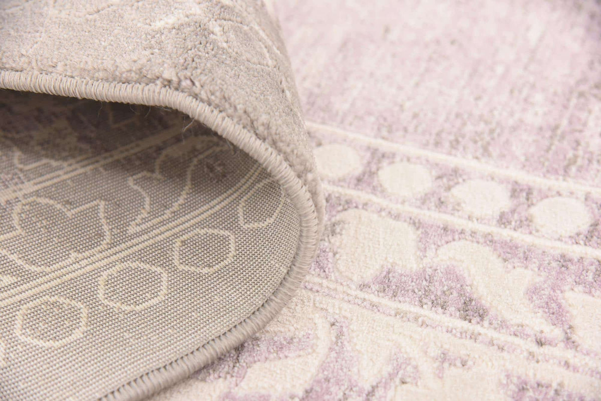 Quadratisch Teppich New Vintage in Lila von Hadorn™ - Lifestyle Image