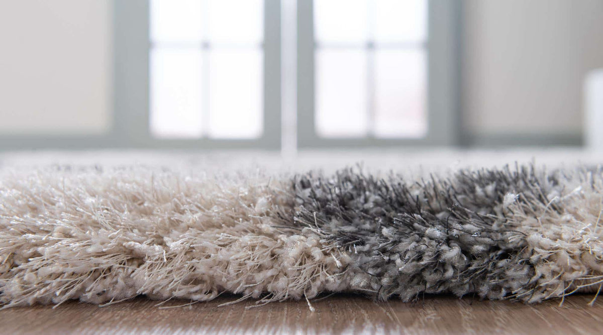 Rechteck Hochflorteppich Luxe Trellis Shag in Beige von Hadorn™ - Lifestyle Image