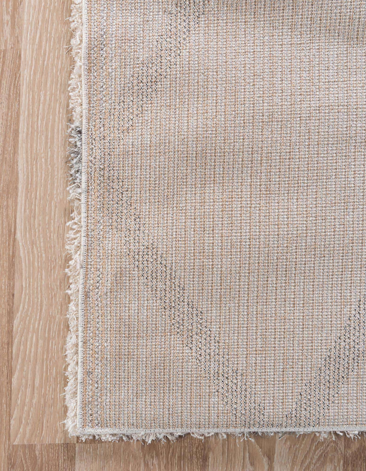 Rechteck Hochflorteppich Luxe Trellis Shag in Beige von Hadorn™ - Lifestyle Image