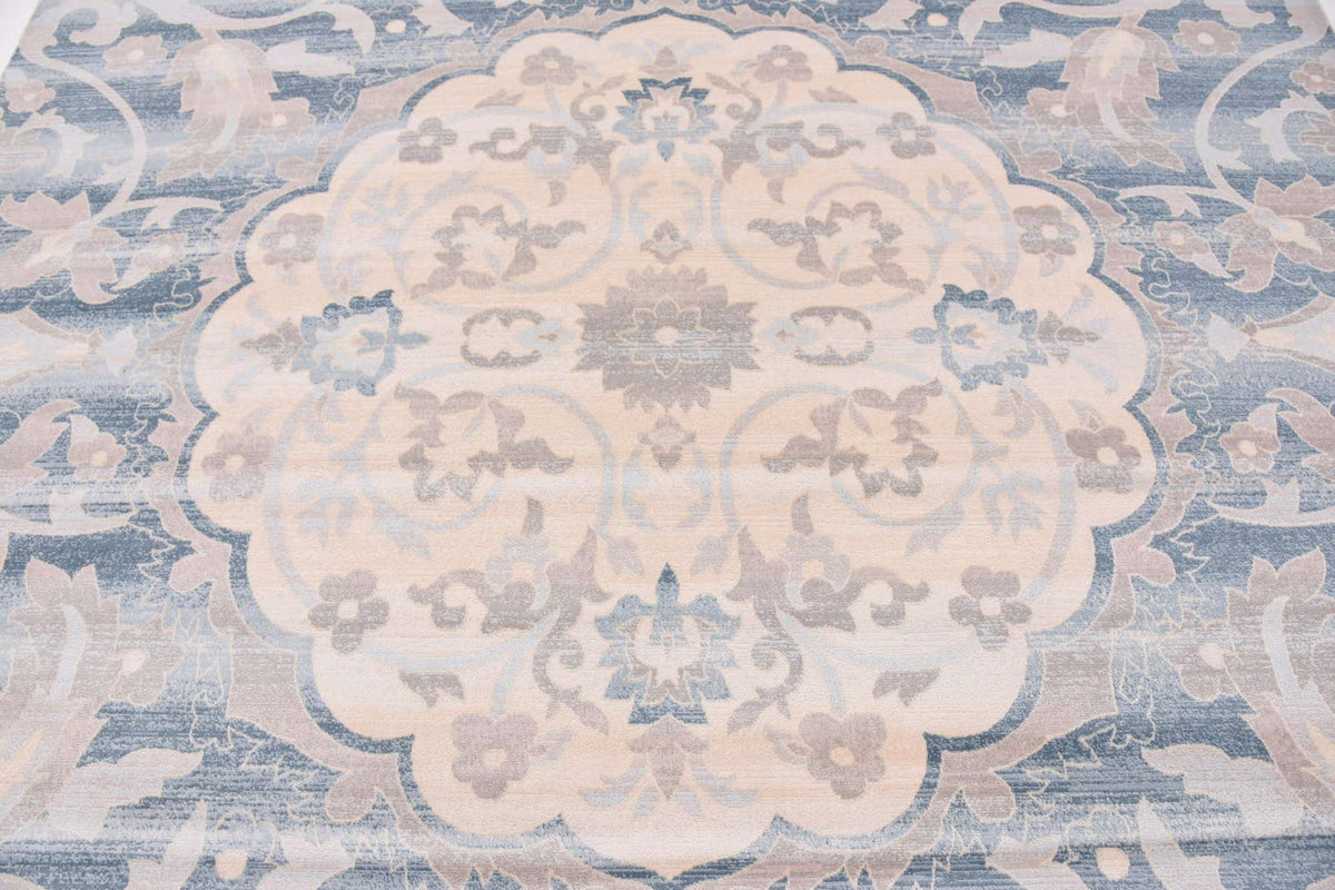 Rechteck Teppich Restoration in Blau von Hadorn™ - Lifestyle Image