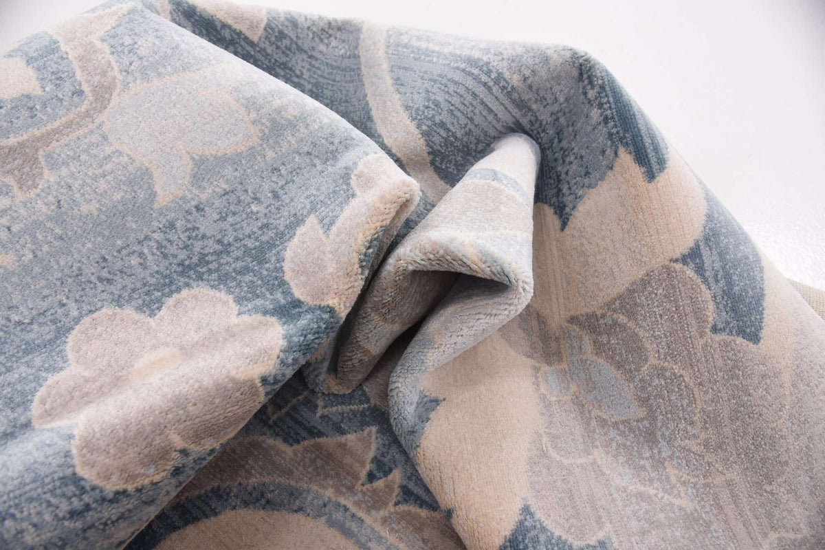 Rechteck Teppich Restoration in Blau von Hadorn™ - Lifestyle Image