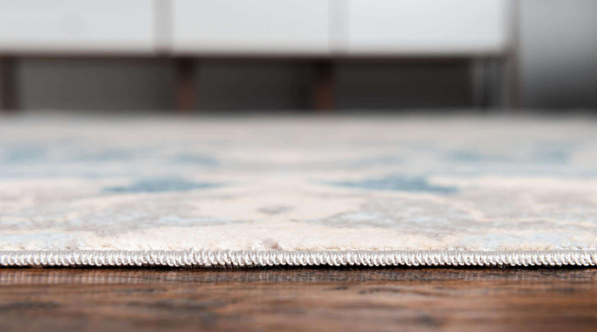 Rechteck Teppich Restoration in Blau von Hadorn™ - Lifestyle Image