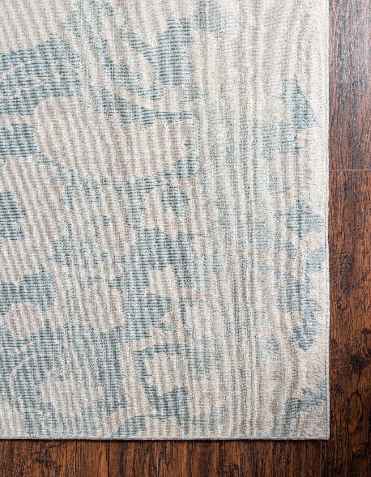 Rechteck Teppich Restoration in Blau von Hadorn™ - Lifestyle Image