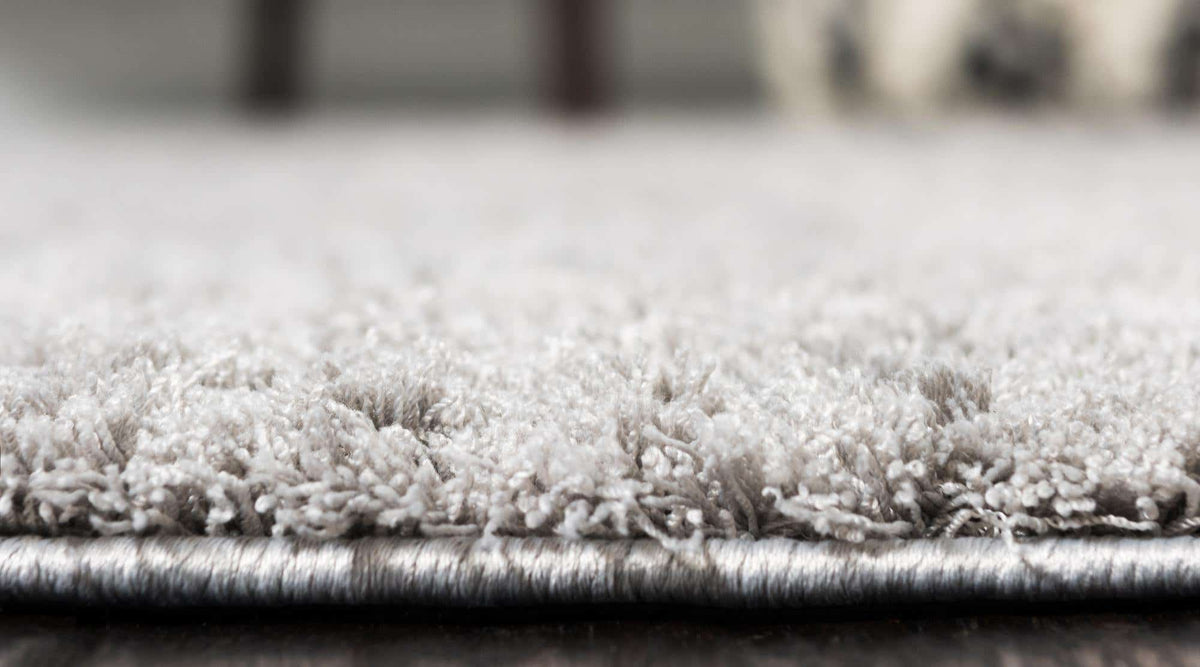 Rechteck Hochflorteppich Studio Solid Shag in Hellgrau von Hadorn™ - Lifestyle Image