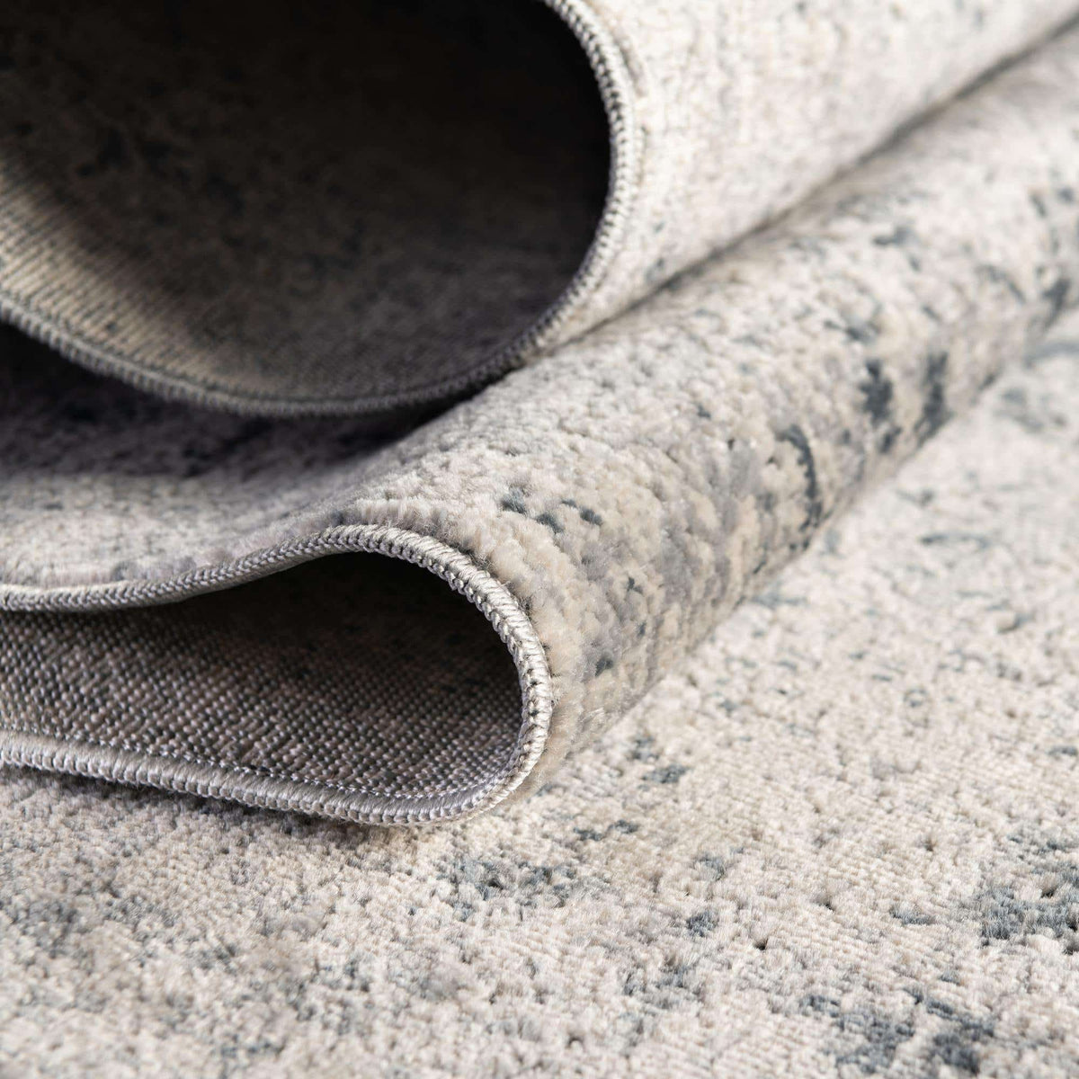 Rechteck Teppich Villa in Grau von Hadorn™ - Lifestyle Image