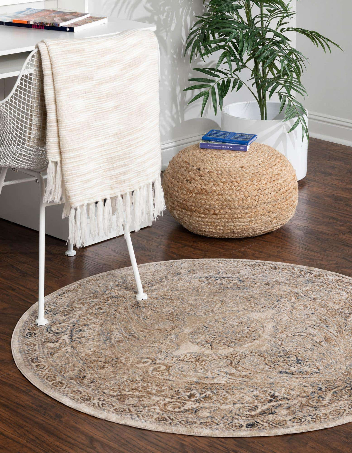 Rund Teppich Villa in Beige von Hadorn™ - Lifestyle Image