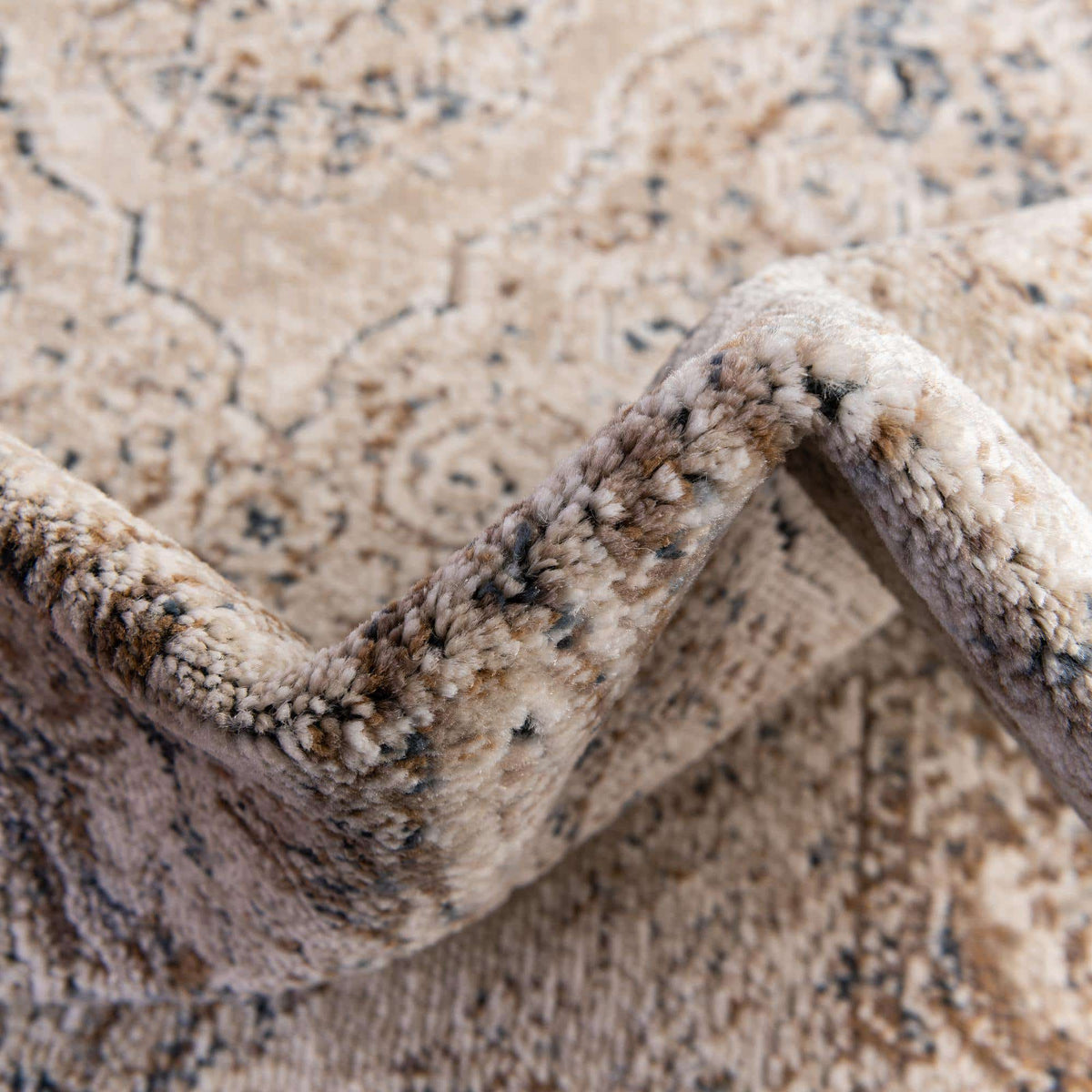Rund Teppich Villa in Beige von Hadorn™ - Lifestyle Image