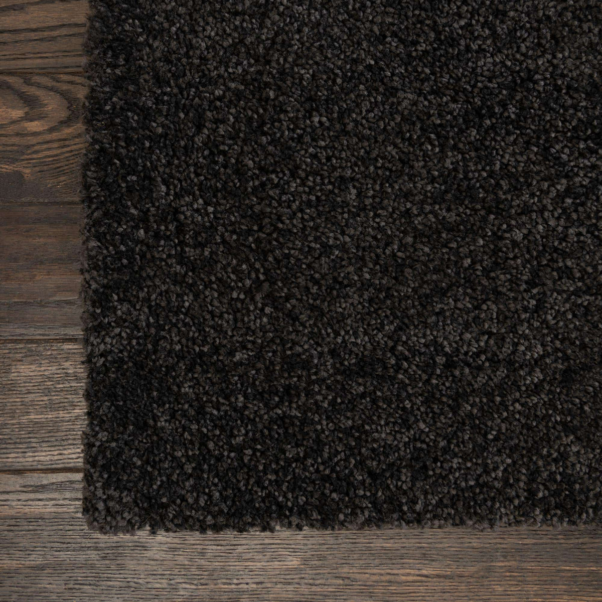 Rechteck Teppich Solid Frieze in Dunkelgrau von Hadorn™ - Lifestyle Image