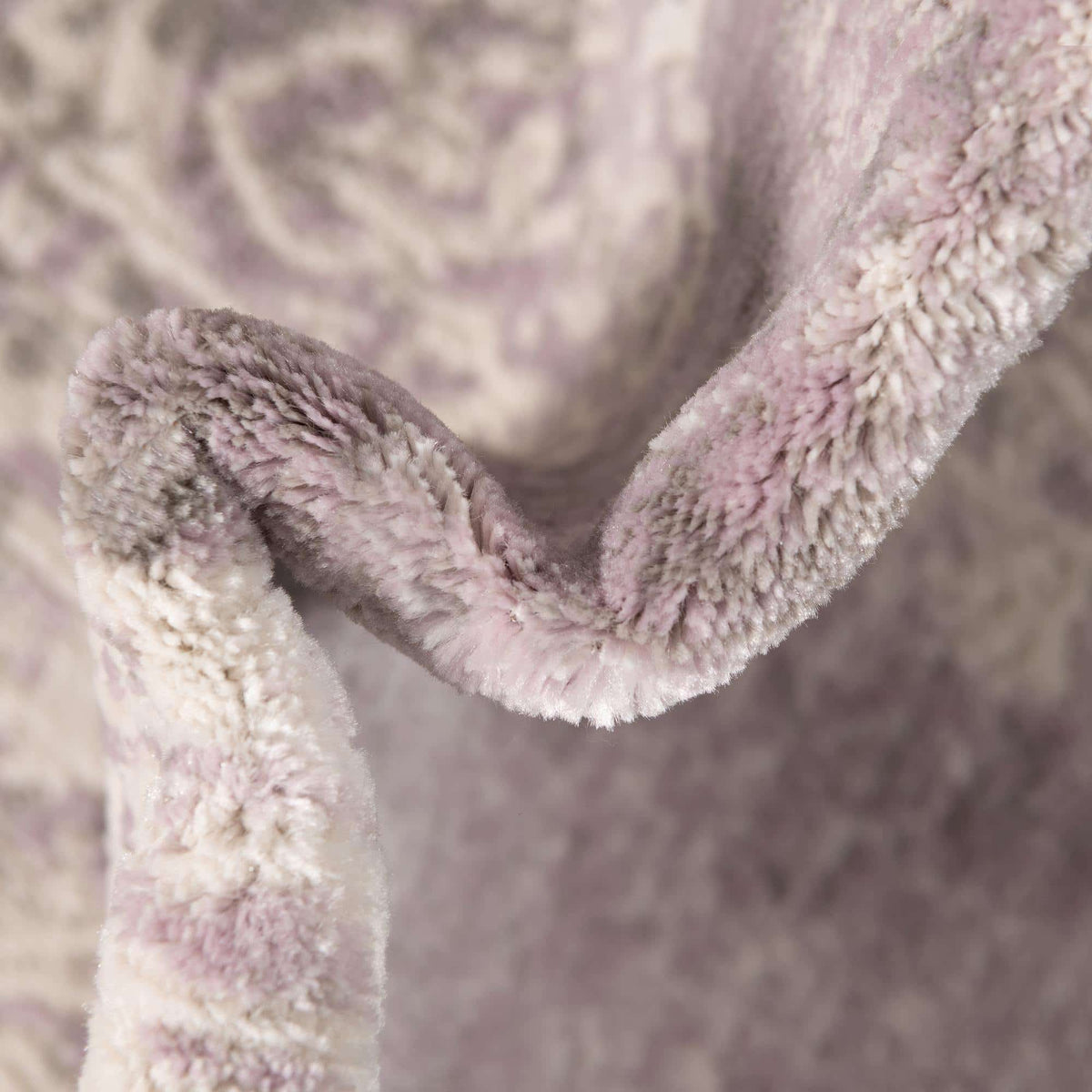 Quadratisch Teppich New Vintage in Lila von Hadorn™ - Lifestyle Image