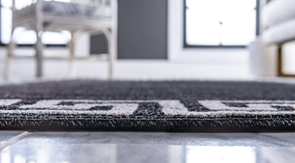 Läufer Teppich Greek Key in Dunkelgrau von Hadorn™ - Lifestyle Image