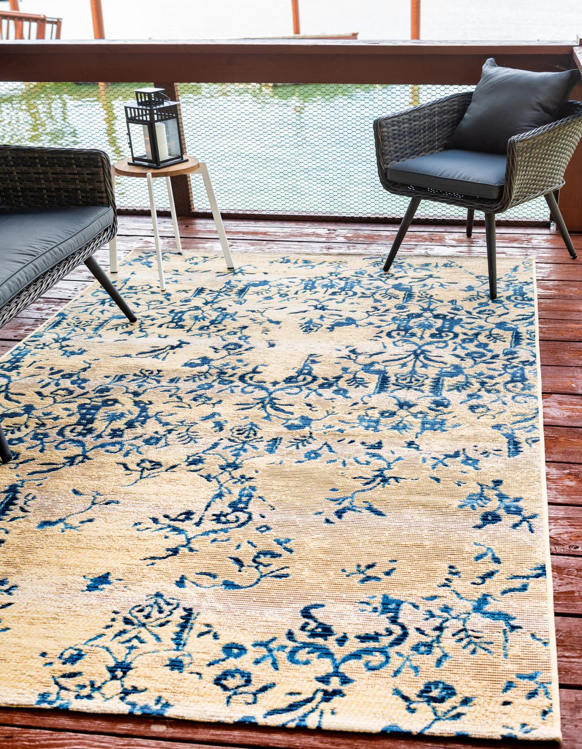 Rechteck Outdoor Teppich Outdoor Botanical in Beige von Hadorn™ - Lifestyle Image
