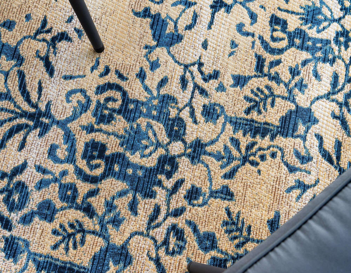 Rechteck Outdoor Teppich Outdoor Botanical in Beige von Hadorn™ - Lifestyle Image