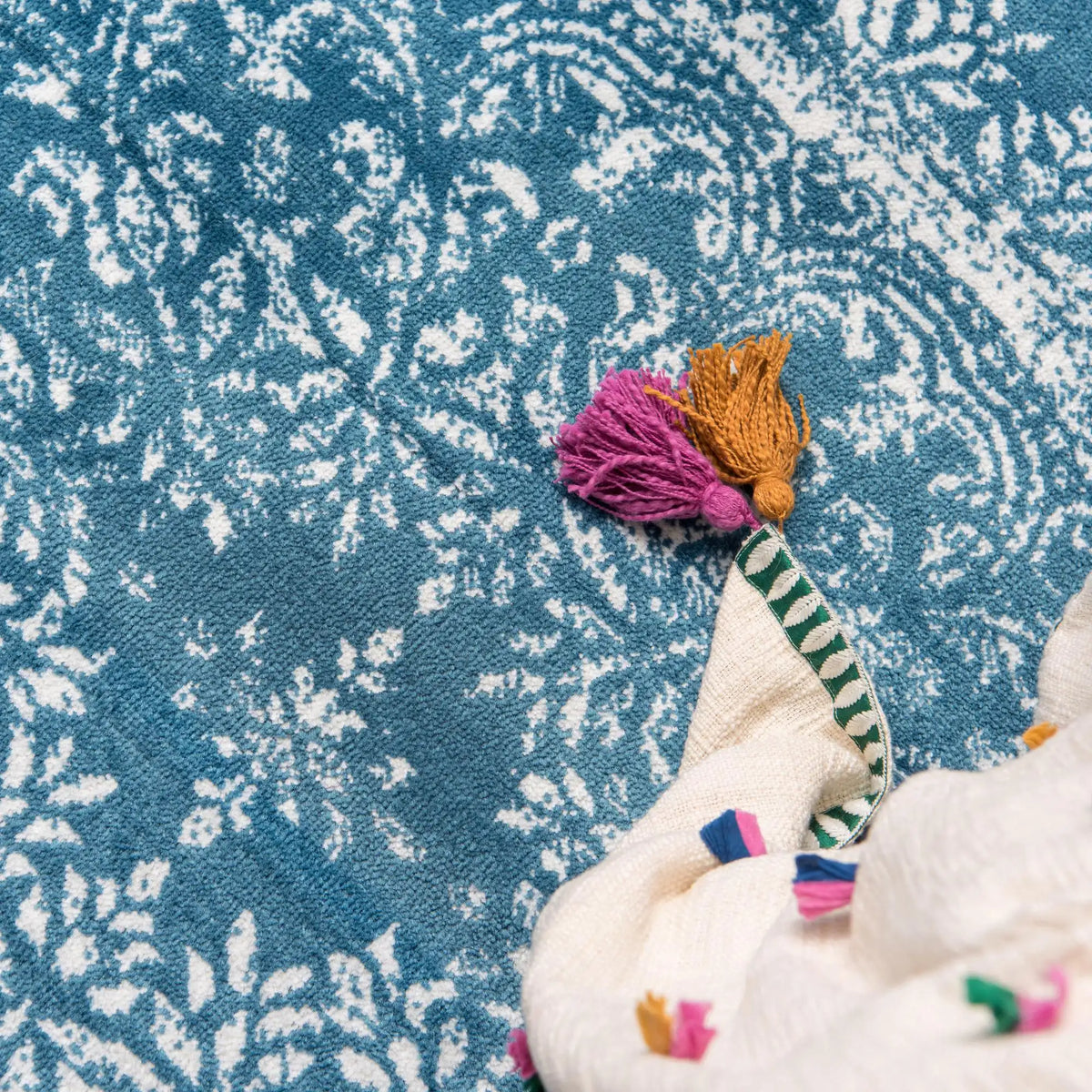 Rechteck Teppich Monaco in Blau von Hadorn™ - Lifestyle Image