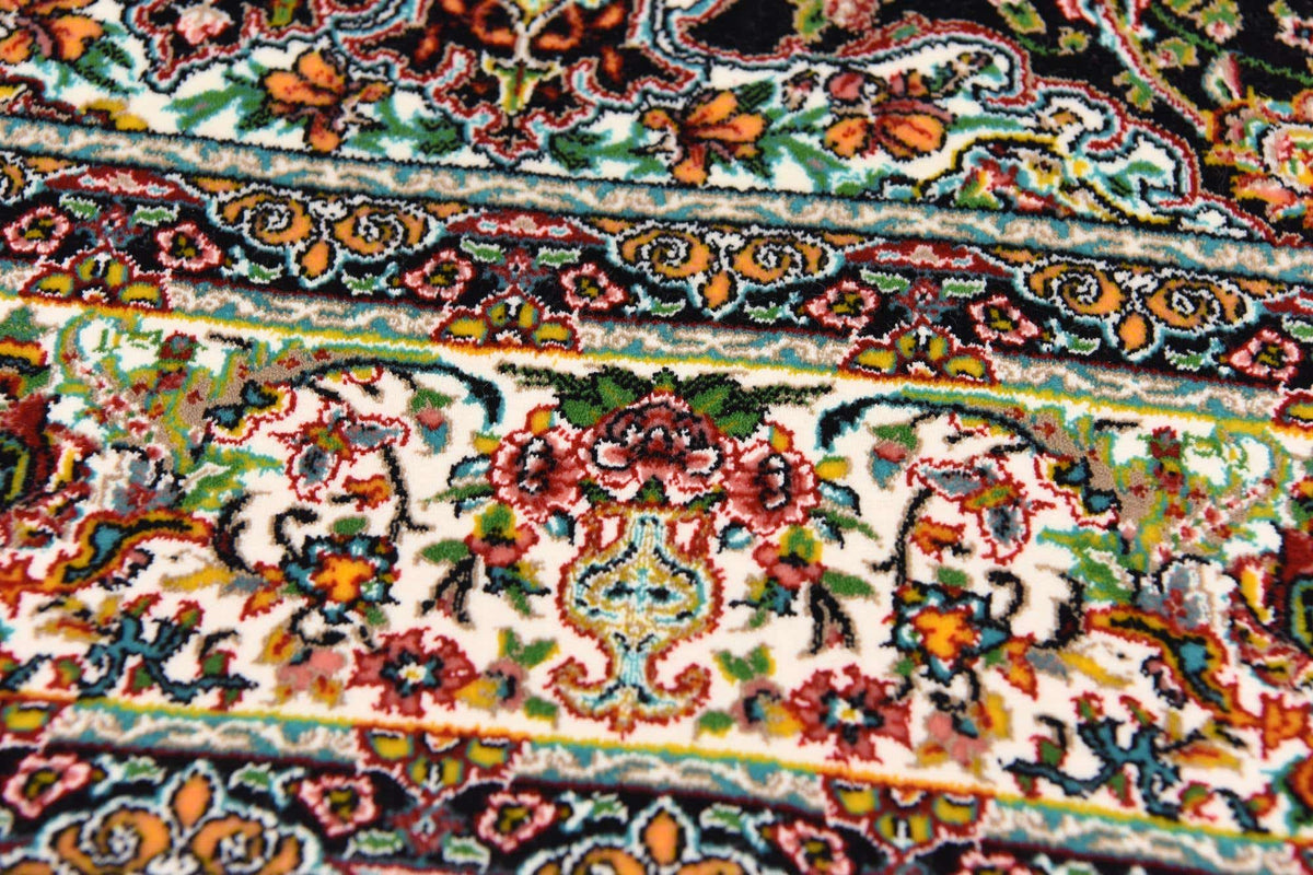 Läufer Teppich Dynasty in Schwarz von Hadorn™ - Lifestyle Image