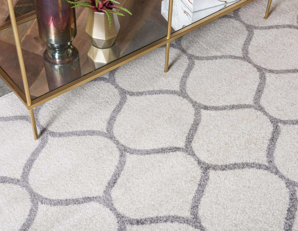 Rechteck Teppich Trellis Frieze in Beige von Hadorn™ - Lifestyle Image