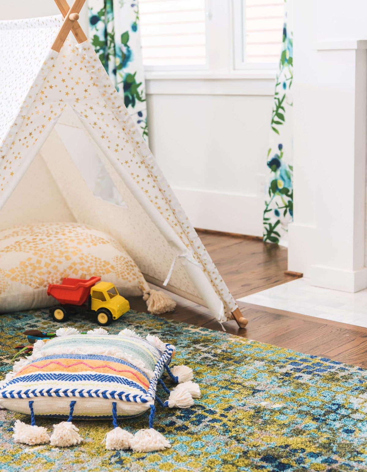 Rechteck Teppich Spectrum in Blau von Hadorn™ - Lifestyle Image