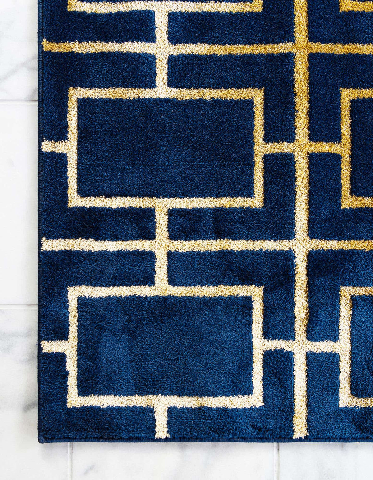 Rechteck Teppich Marilyn Monroe™ Glam Trellis in Blau von Hadorn™ - Lifestyle Image