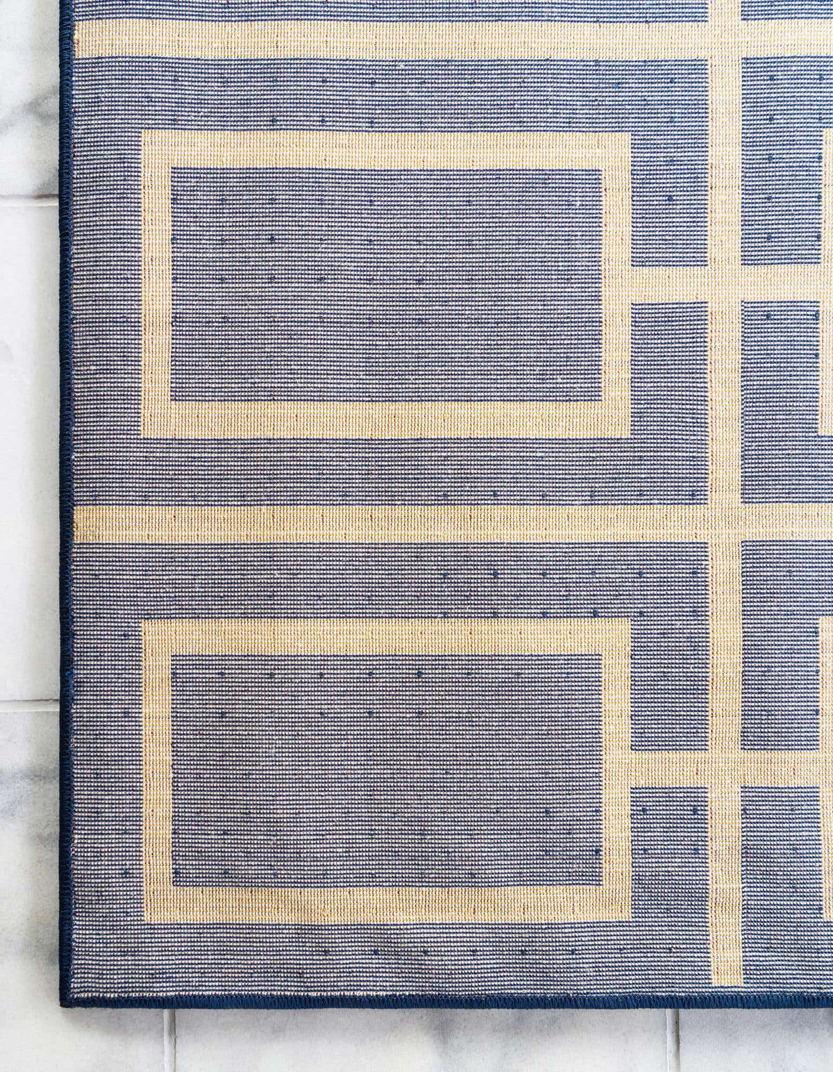 Rechteck Teppich Marilyn Monroe™ Glam Trellis in Blau von Hadorn™ - Lifestyle Image