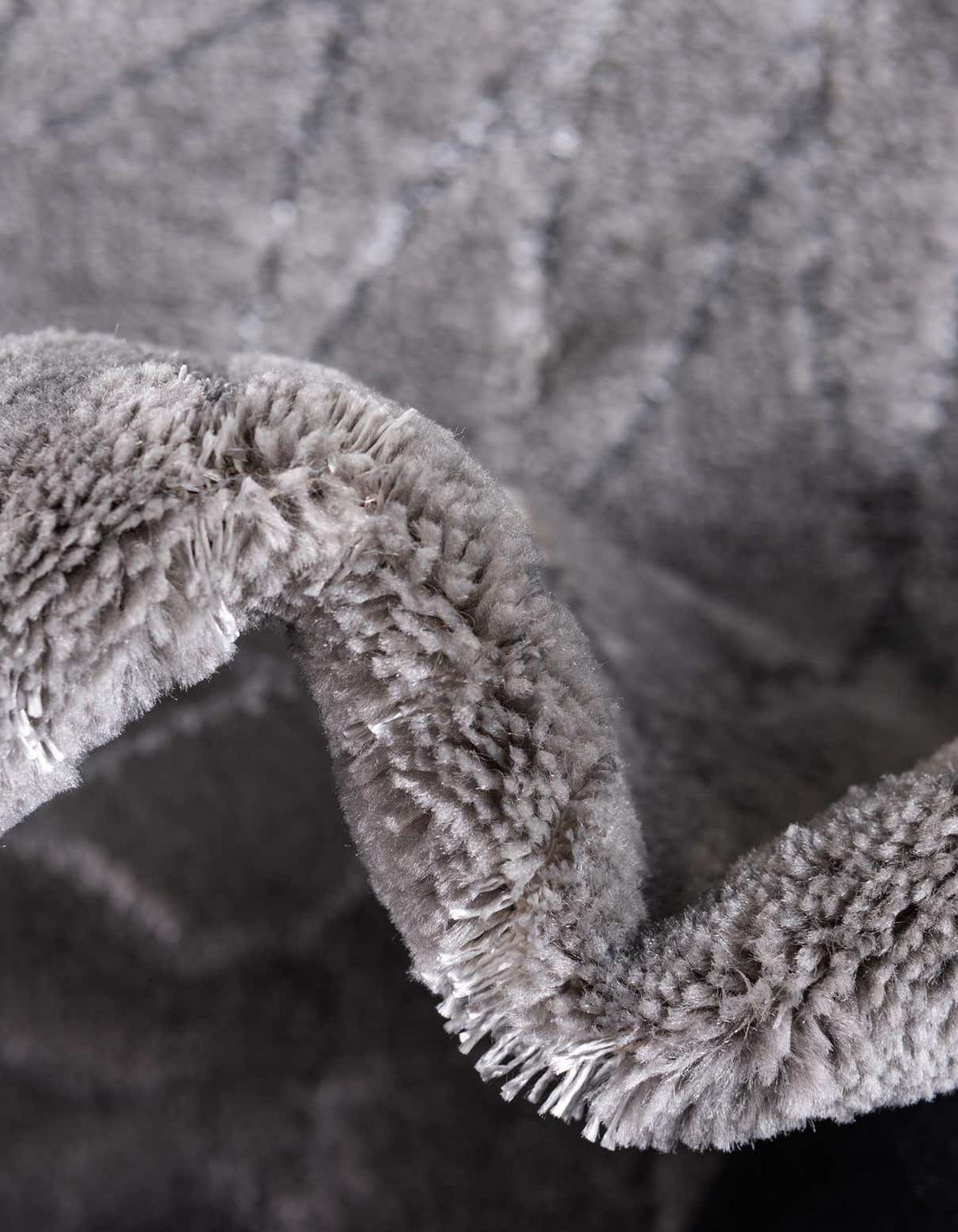 Läufer Teppich Marilyn Monroe™ Glam Trellis in Graues Silber von Hadorn™ - Lifestyle Image