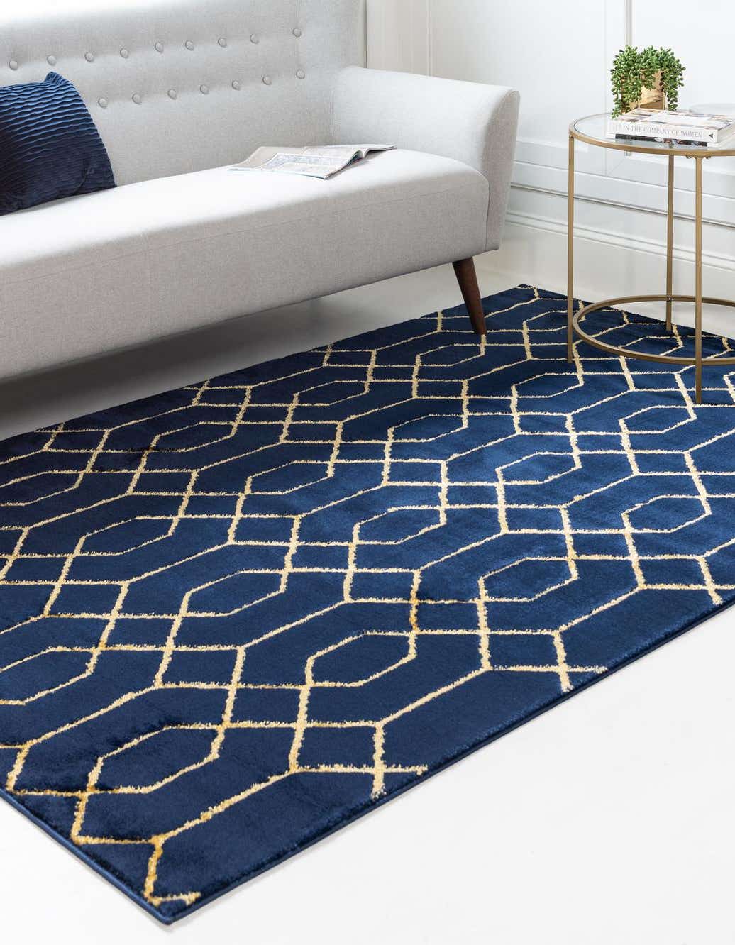 Rechteck Teppich Marilyn Monroe™ Glam Trellis in Marineblaues Gold von Hadorn™ - Lifestyle Image