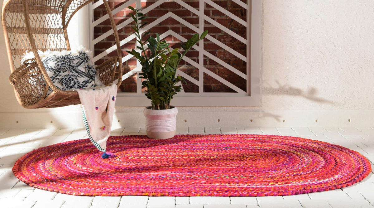 Oval Teppich Braided Chindi in Rot von Hadorn™ - Lifestyle Image