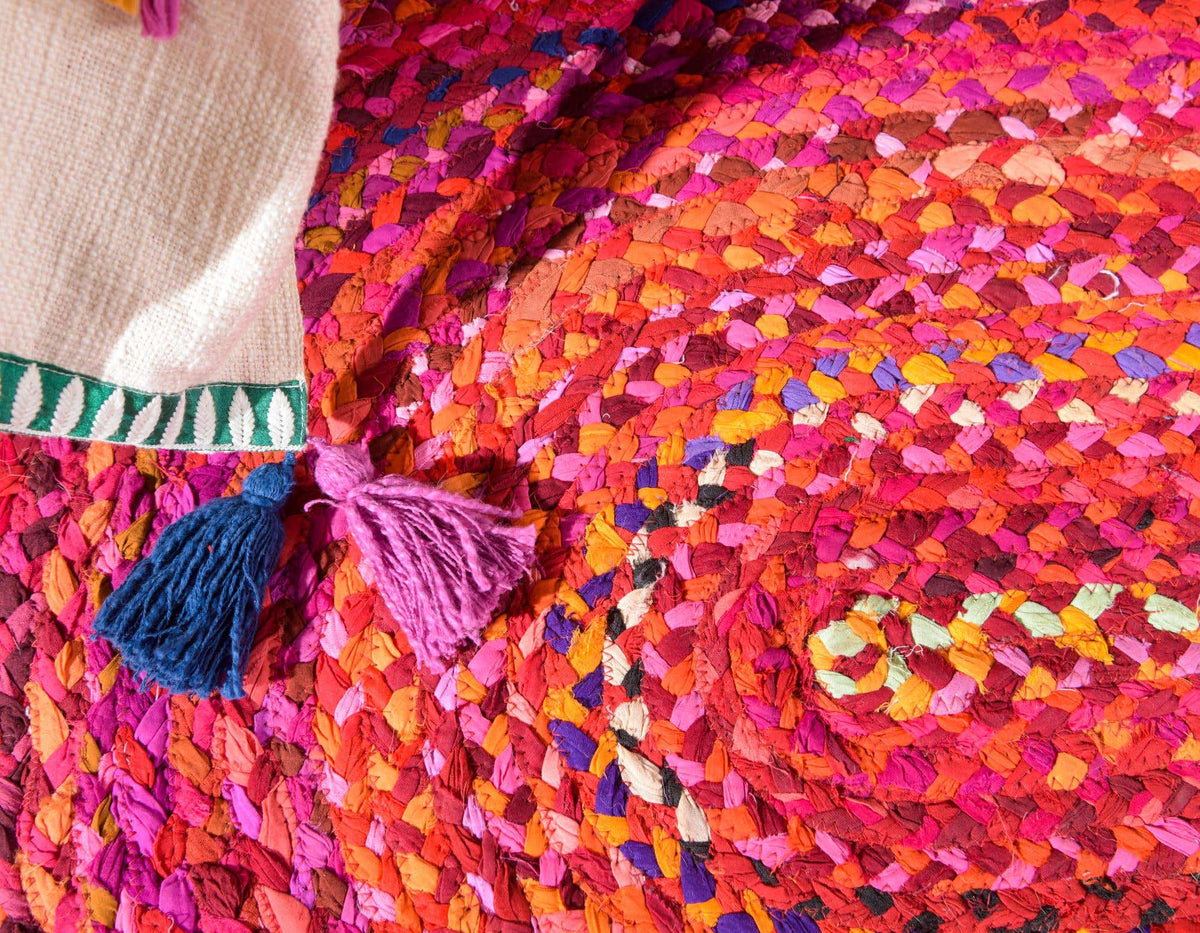 Oval Teppich Braided Chindi in Rot von Hadorn™ - Lifestyle Image