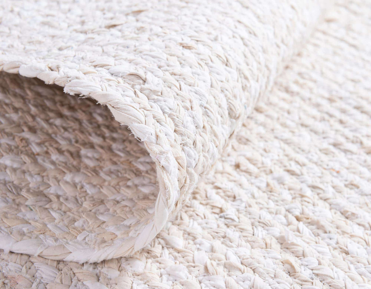 Rund Teppich Braided Chindi in Beige von Hadorn™ - Lifestyle Image