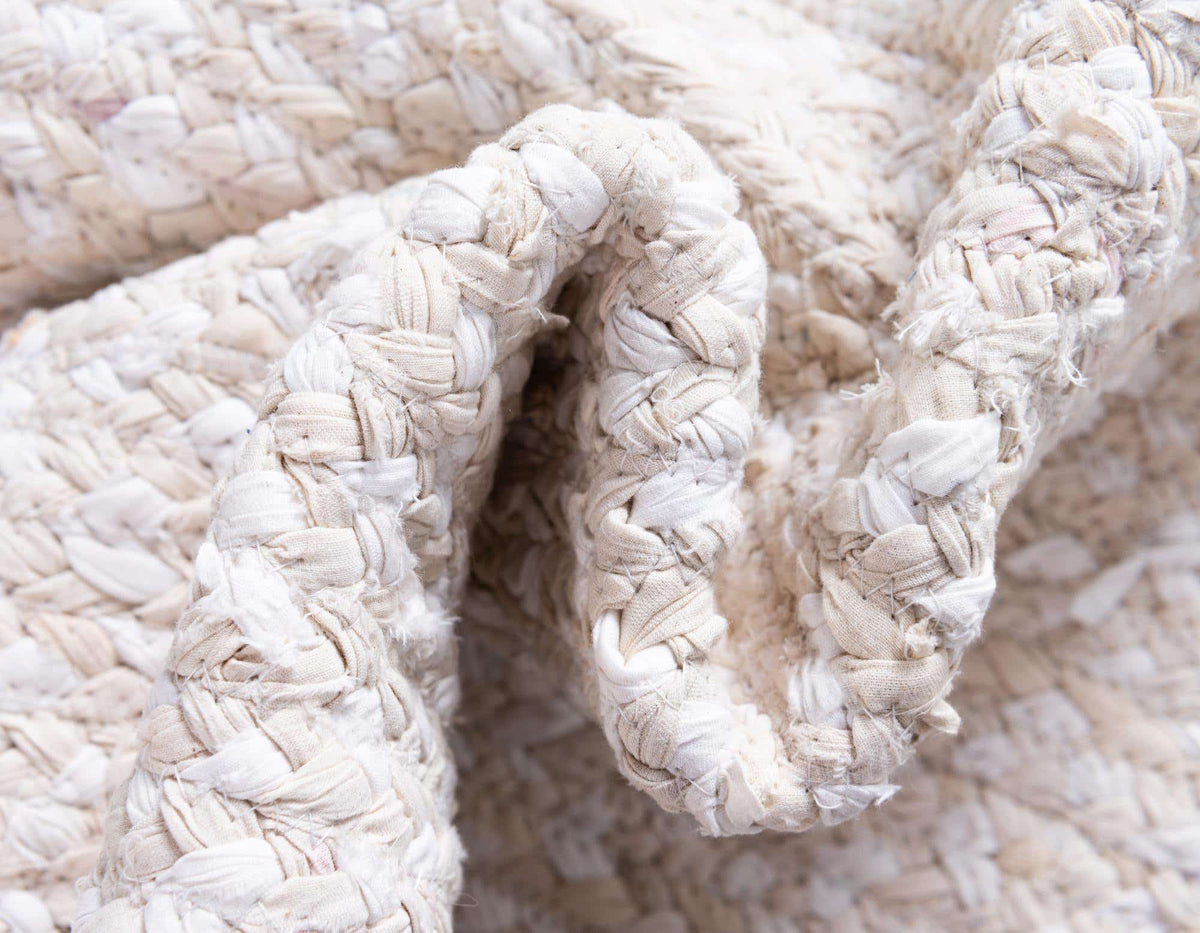 Rund Teppich Braided Chindi in Beige von Hadorn™ - Lifestyle Image