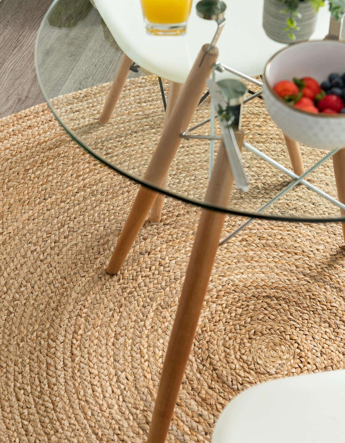 Rund Teppich Braided Jute in Natürlich von Hadorn™ - Lifestyle Image