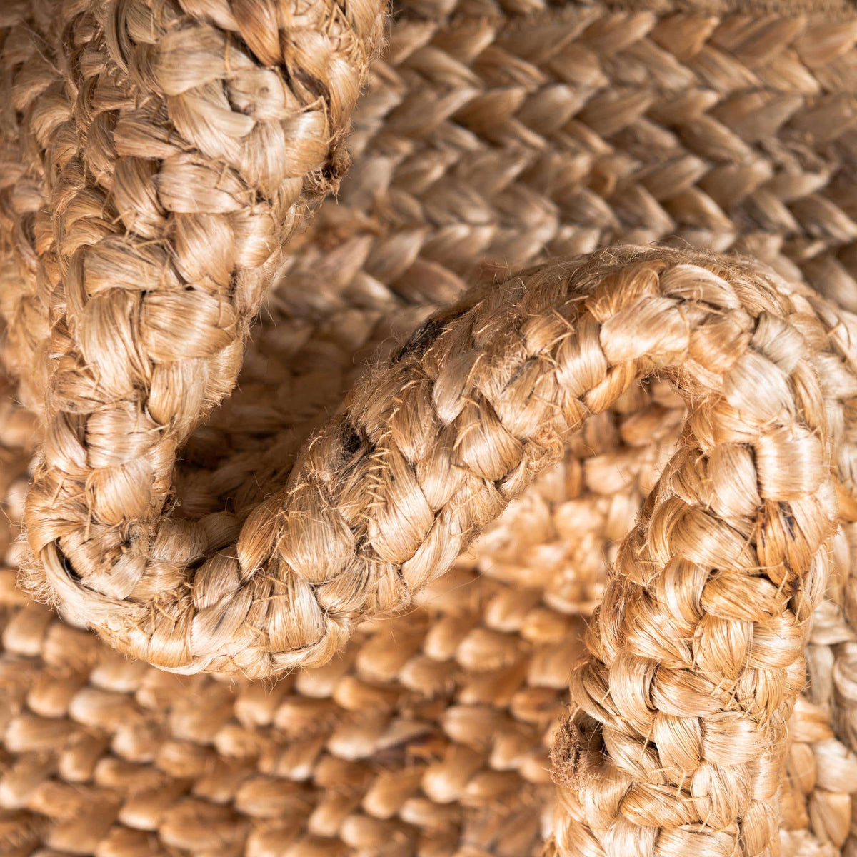 Rund Teppich Braided Jute in Natürlich von Hadorn™ - Lifestyle Image