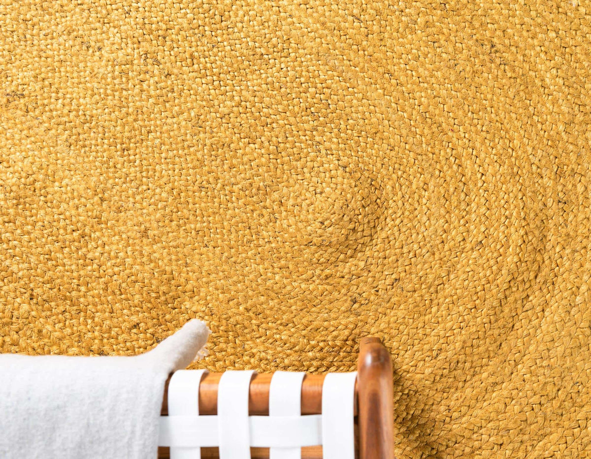 Rund Teppich Braided Jute in Gelb von Hadorn™ - Lifestyle Image