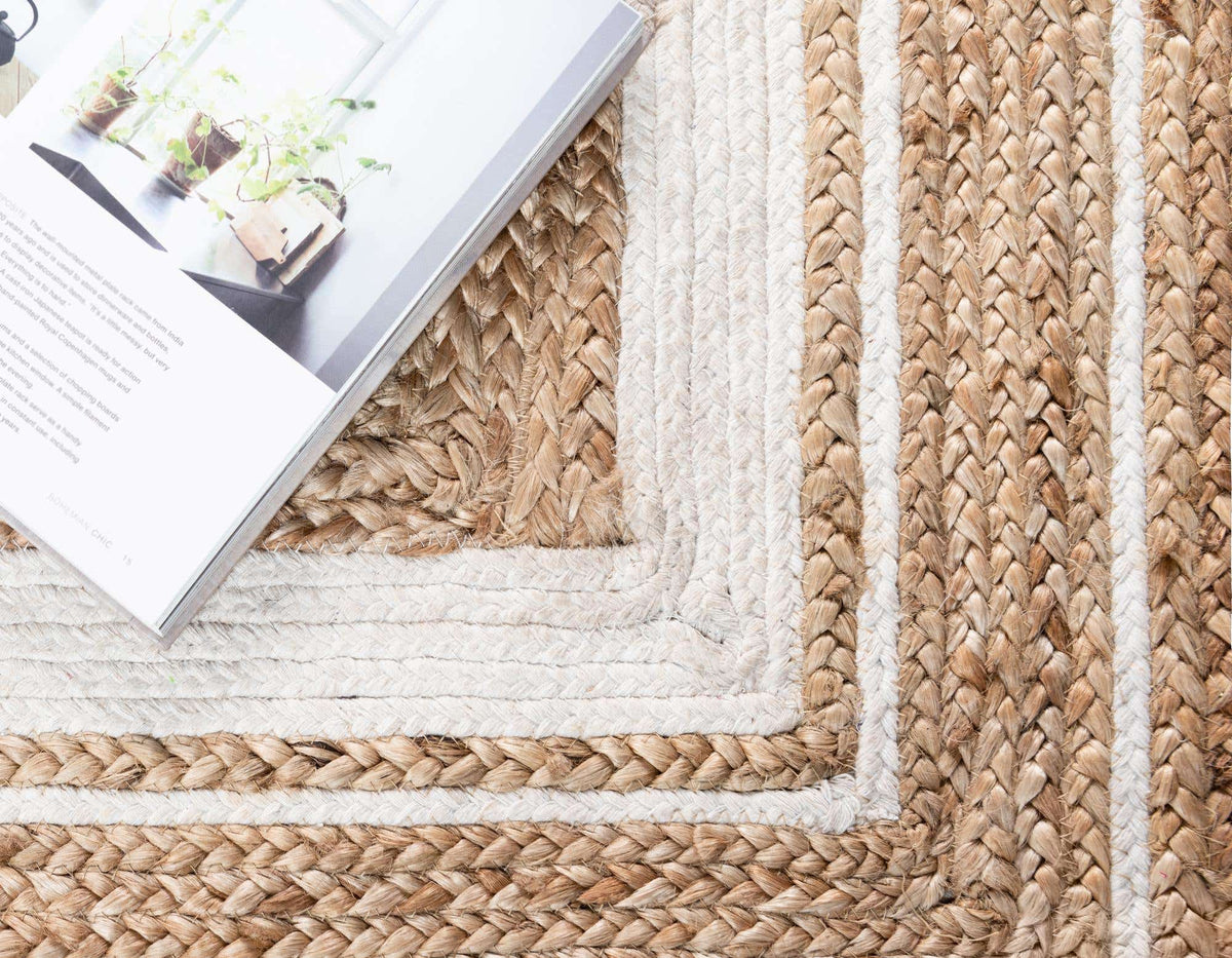Rund Teppich Braided Jute in Natürlich von Hadorn™ - Lifestyle Image