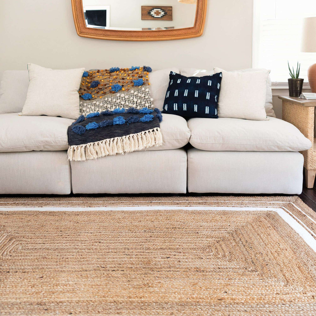 Rechteck Teppich Braided Jute in Natürlich und Weiss von Hadorn™ - Lifestyle Image