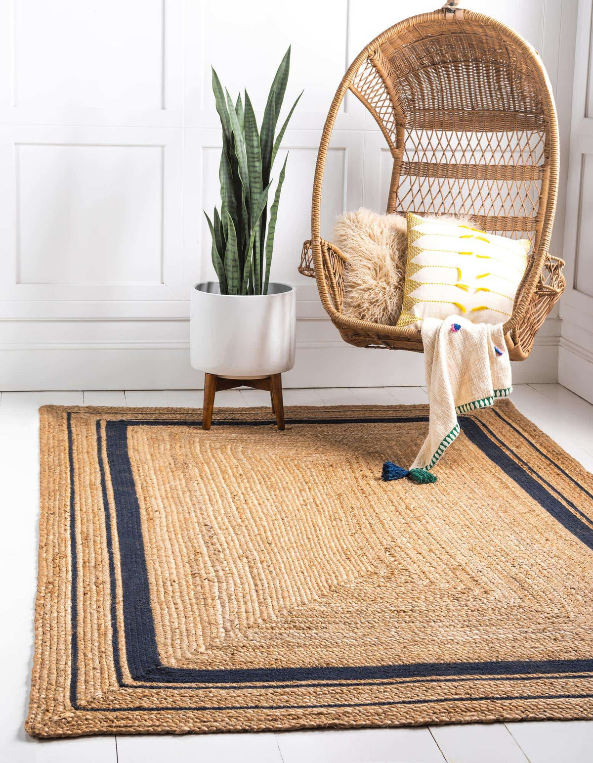 Rechteck Teppich Braided Jute in Natürlich von Hadorn™ - Lifestyle Image