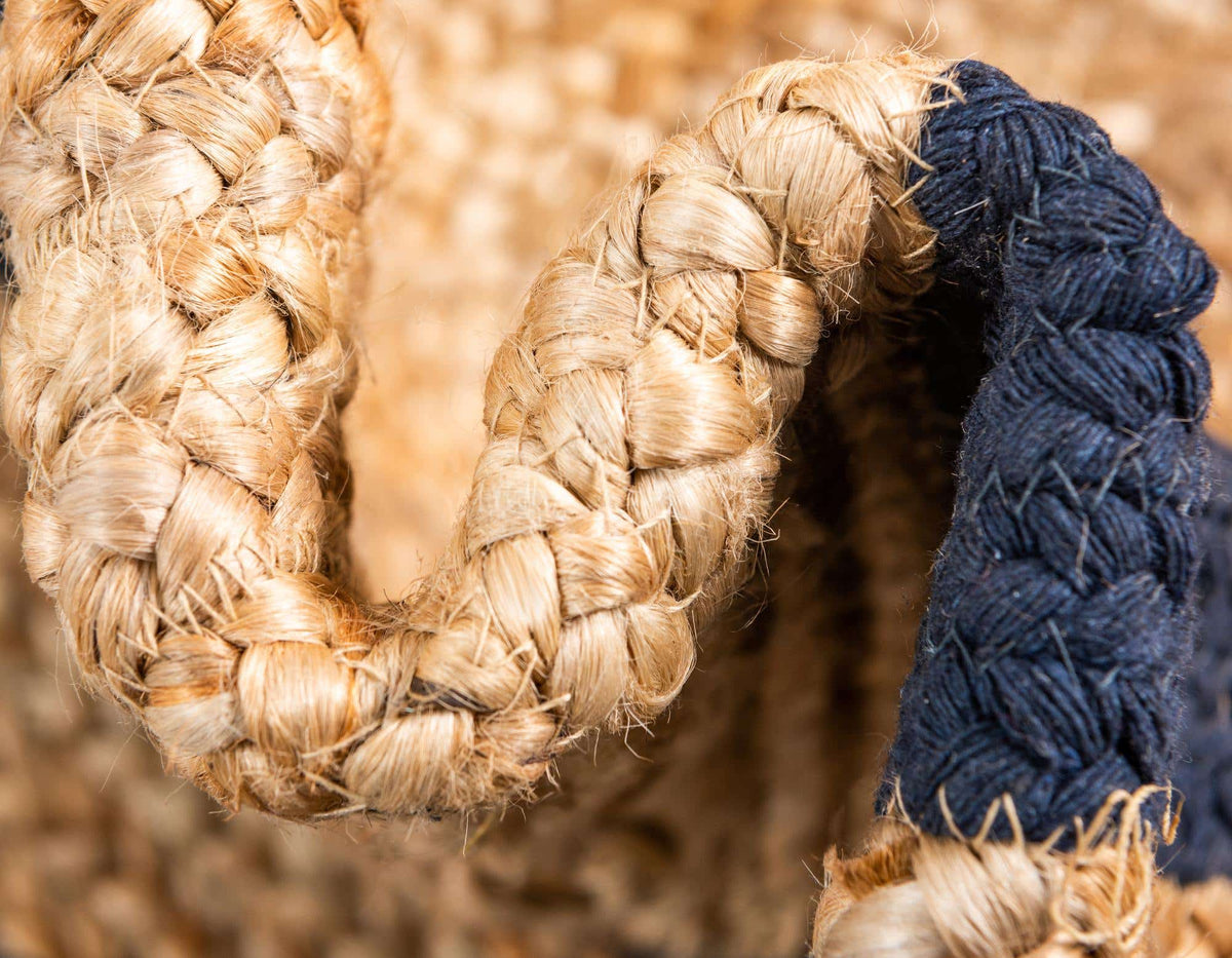 Rechteck Teppich Braided Jute in Natürlich von Hadorn™ - Lifestyle Image