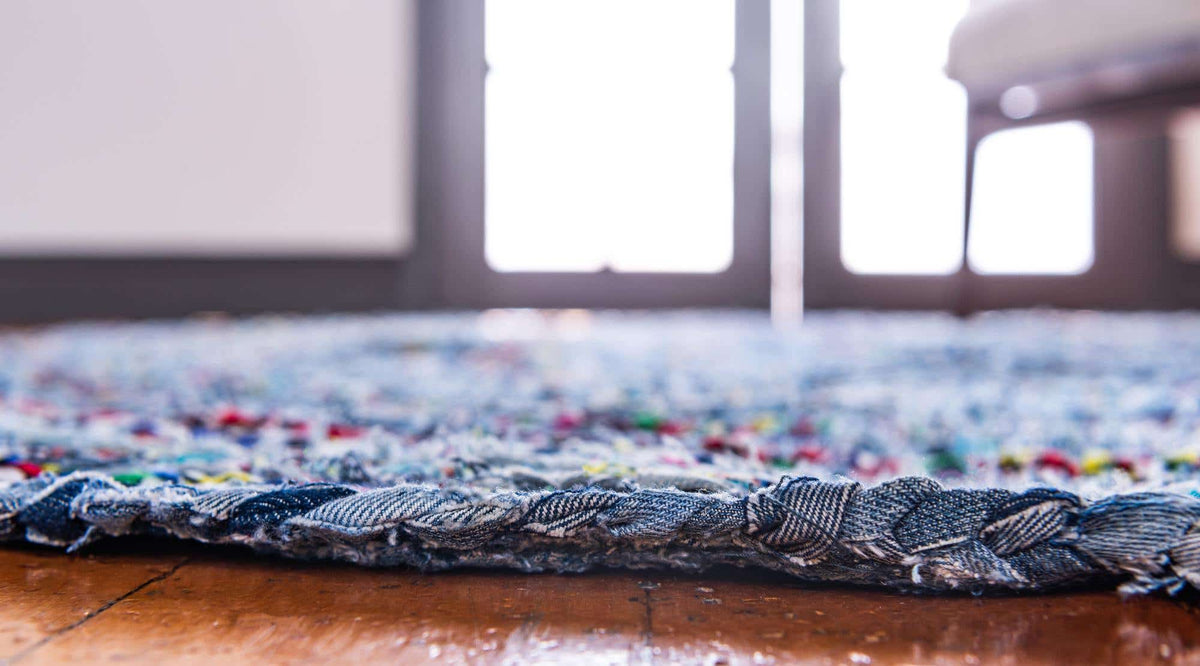 Oval Teppich Braided Chindi in Blau von Hadorn™ - Lifestyle Image
