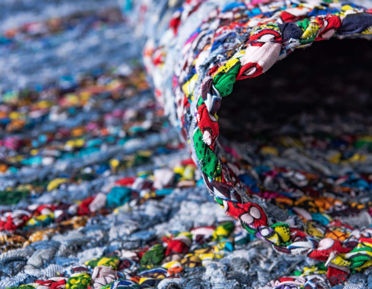 Oval Teppich Braided Chindi in Blau von Hadorn™ - Lifestyle Image