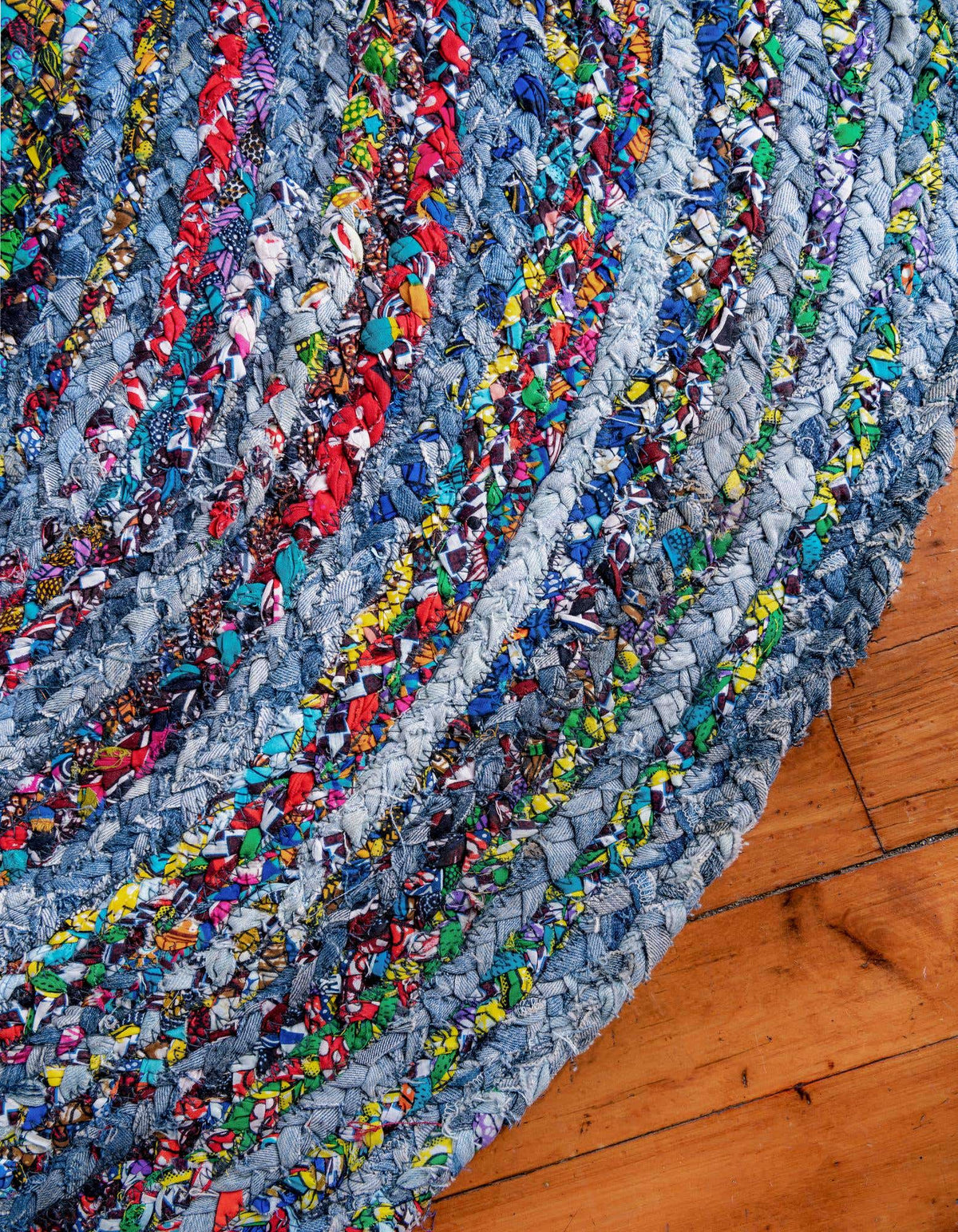 Oval Teppich Braided Chindi in Blau von Hadorn™ - Lifestyle Image
