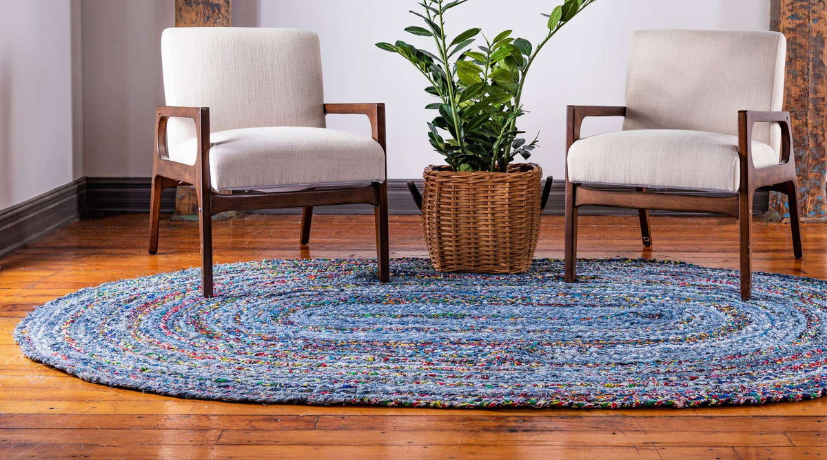 Oval Teppich Braided Chindi in Blau von Hadorn™ - Lifestyle Image