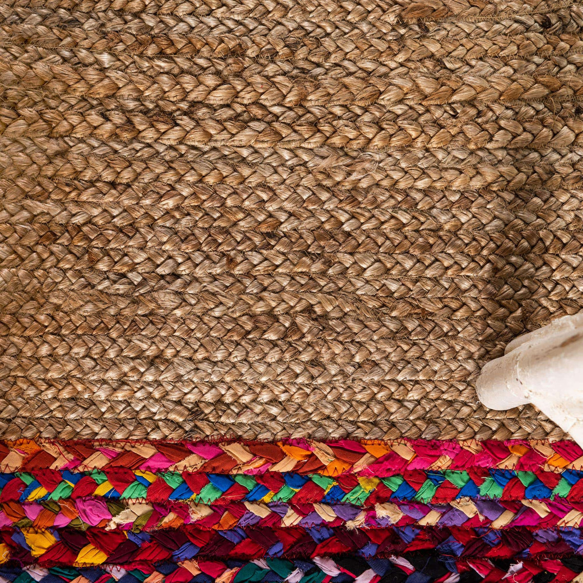 Rechteck Teppich Braided Jute in Natürlich von Hadorn™ - Lifestyle Image
