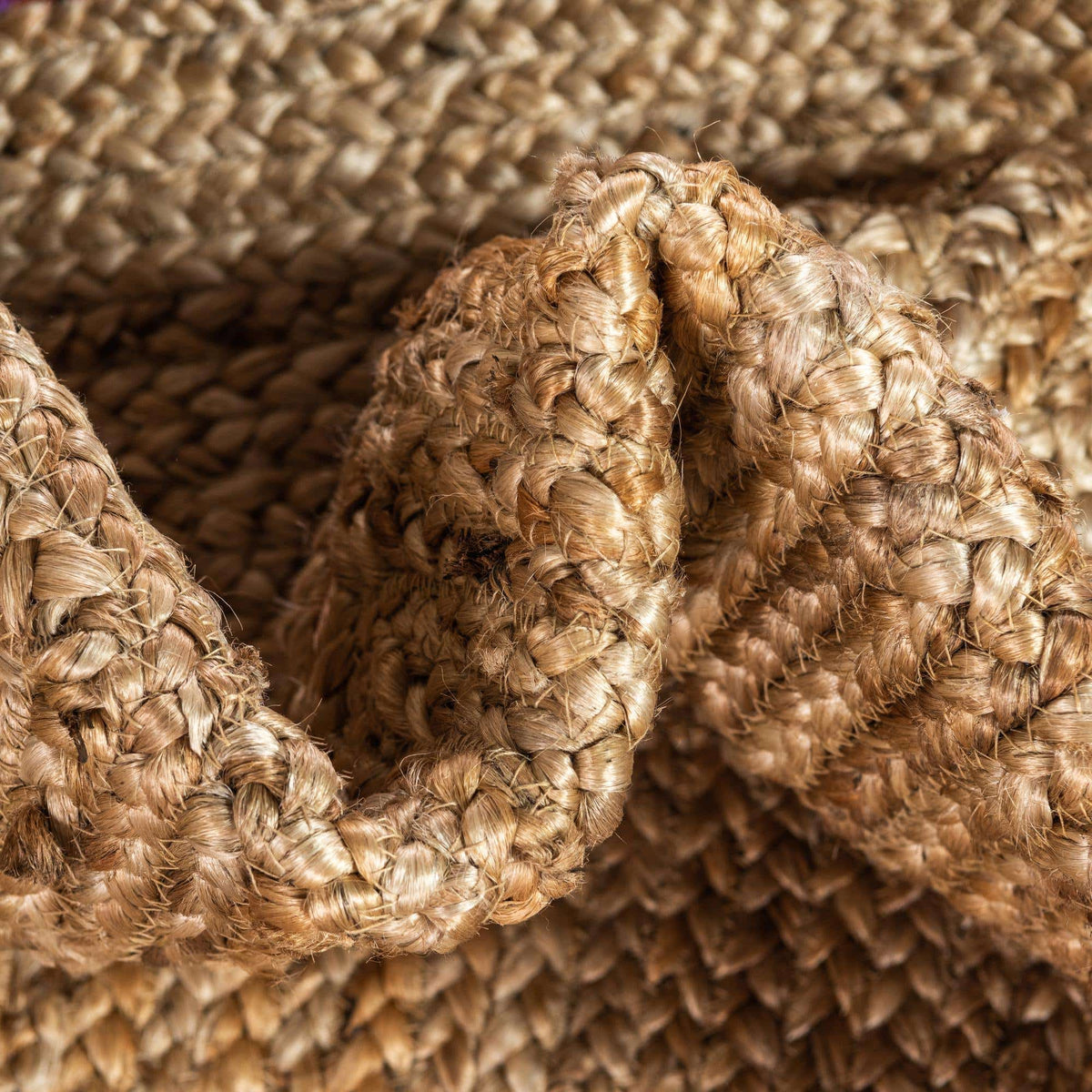 Rechteck Teppich Braided Jute in Natürlich von Hadorn™ - Lifestyle Image